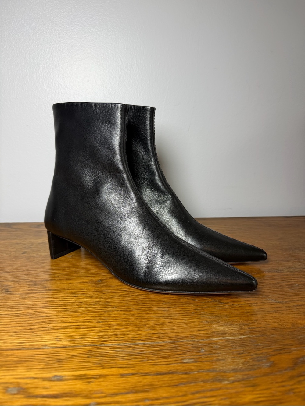 NWOB! Mansur Gavriel Size 39 • Black Leather Point Toe Short Boots.